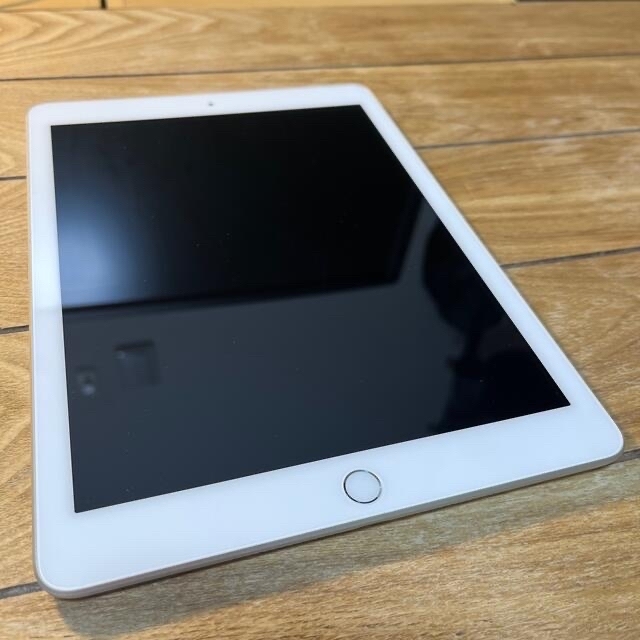 iPad (第6世代) Wi-Fi + Cellularモデル　32GB