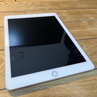iPad - iPad (第6世代) Wi-Fi + Cellularモデル　32GB