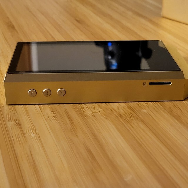 iriver(アイリバー)のAstell&Kern AK240 GOLD スマホ/家電/カメラのオーディオ機器(ポータブルプレーヤー)の商品写真