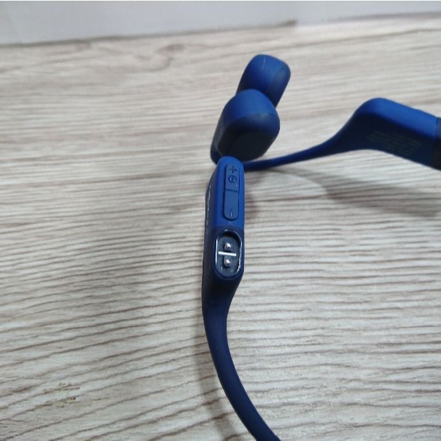 しんのししゃも様 専用AfterShokz Aeropex AS800　青 スマホ/家電/カメラのオーディオ機器(ヘッドフォン/イヤフォン)の商品写真