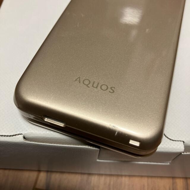 AQUOS(アクオス)のドコモ AQUOS ケータイ SH-01J ゴールド スマホ/家電/カメラのスマートフォン/携帯電話(携帯電話本体)の商品写真