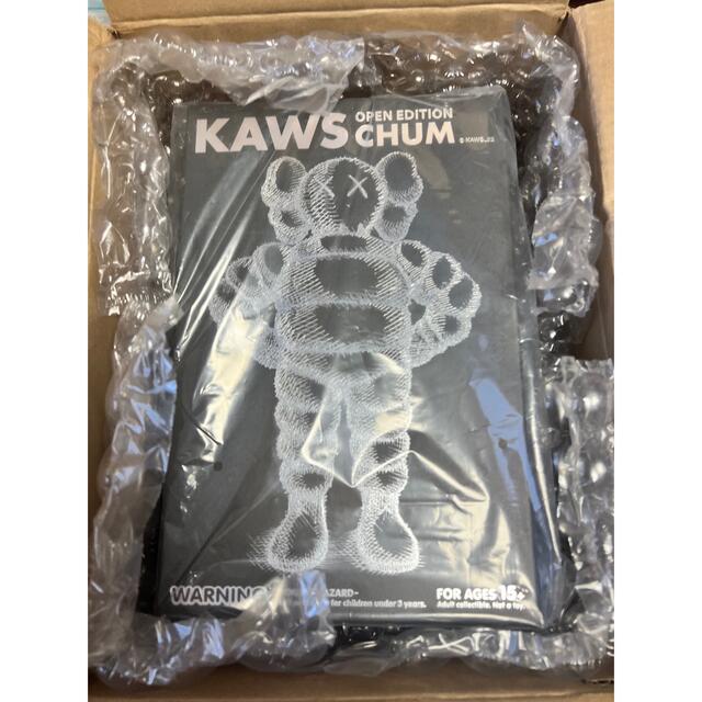 KAWS Chum Vinyl Figure Black (2022) エンタメ/ホビーのおもちゃ/ぬいぐるみ(キャラクターグッズ)の商品写真