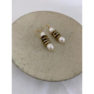 イアパピヨネ(ear PAPILLONNER)のパール　ピアス(ピアス)