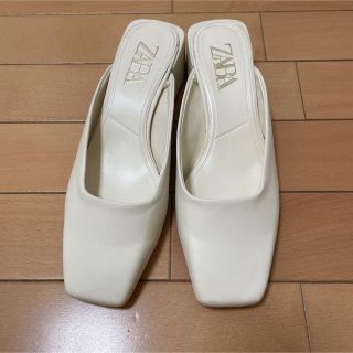 ザラ(ZARA)のZARA スクエアヒール ミュール　37 エクリュ(ミュール)