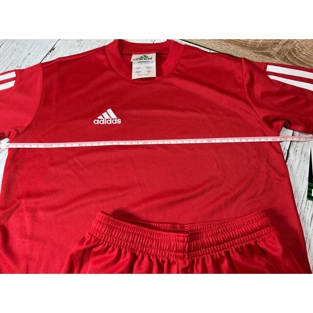 adidas(アディダス)の新品未使用⭐️adidasサッカーセットアップ⭐️120〜130cm⭐️レッド キッズ/ベビー/マタニティのキッズ服男の子用(90cm~)(その他)の商品写真