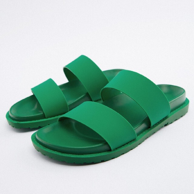 ZARA(ザラ)のZARA　フラットストラップサンダル　35サイズ　グリーン レディースの靴/シューズ(サンダル)の商品写真