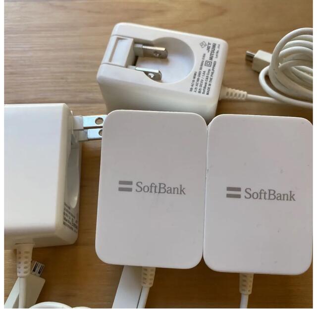 Softbank(ソフトバンク)のACアダプタ SB-AC18-MIMU 充電器 スマホ/家電/カメラのスマートフォン/携帯電話(バッテリー/充電器)の商品写真