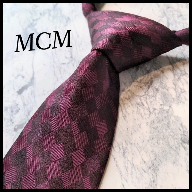 MCM(エムシーエム)の美品 MCM ハイブランドネクタイ シルク ワインレッド 格子柄 ビジネス メンズのファッション小物(ネクタイ)の商品写真