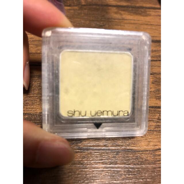 shu uemura(シュウウエムラ)のshu uemura プレスドアイシャドー　M イエロー　321 コスメ/美容のベースメイク/化粧品(アイシャドウ)の商品写真