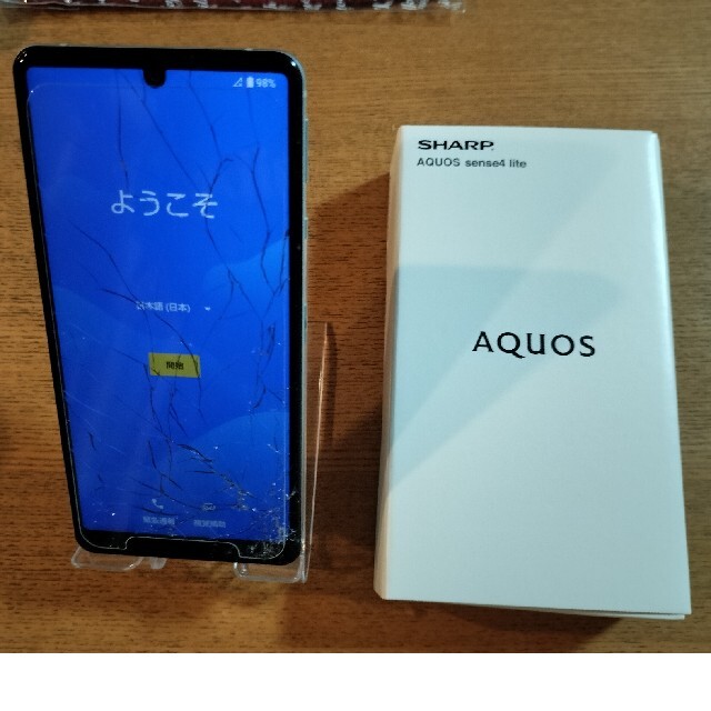 AQUOS(アクオス)のAQUOS sense4 lite 64GB シルバー 　画面割れあり スマホ/家電/カメラのスマートフォン/携帯電話(スマートフォン本体)の商品写真