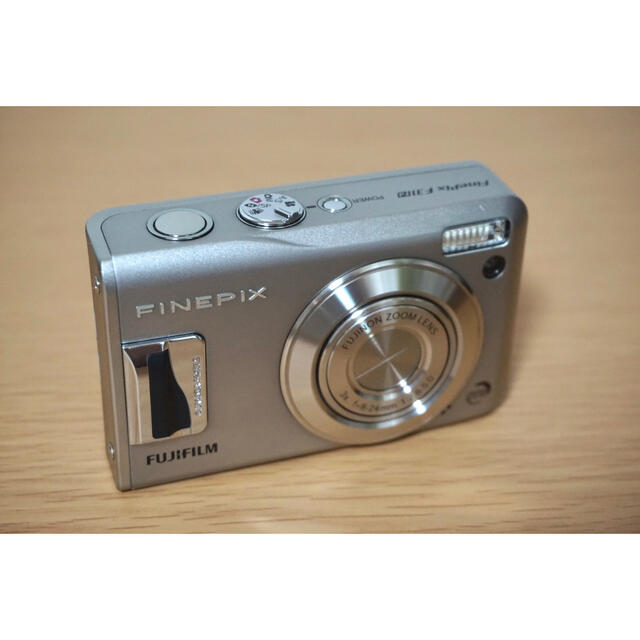 富士フイルム(フジフイルム)の富士フィルム fujifilm finepix f31fd 動作確認済 スマホ/家電/カメラのカメラ(コンパクトデジタルカメラ)の商品写真