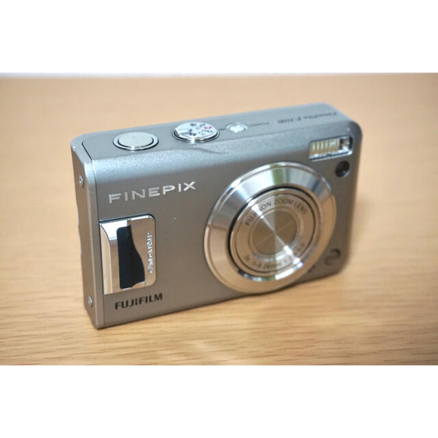 富士フイルム(フジフイルム)の富士フィルム fujifilm finepix f31fd 動作確認済 スマホ/家電/カメラのカメラ(コンパクトデジタルカメラ)の商品写真