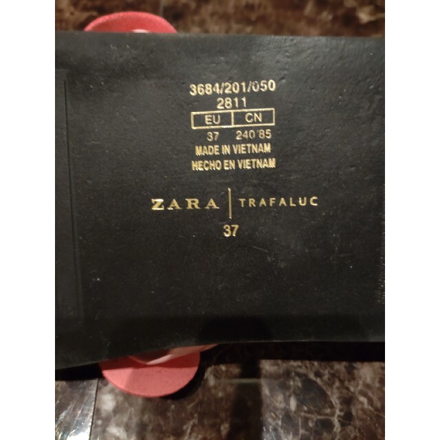 ZARA(ザラ)のZARA フラワー スライド サンダル 37 レディースの靴/シューズ(サンダル)の商品写真