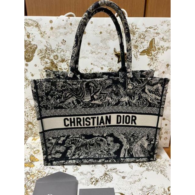 クリスチャンディオール Dior ブックトートバッグ(ミディアム) 驚きの