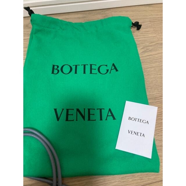 Bottega Veneta(ボッテガヴェネタ)のちゃー様専用☆ボッテガヴェネタ　ループミニ　サンダー レディースのバッグ(ショルダーバッグ)の商品写真