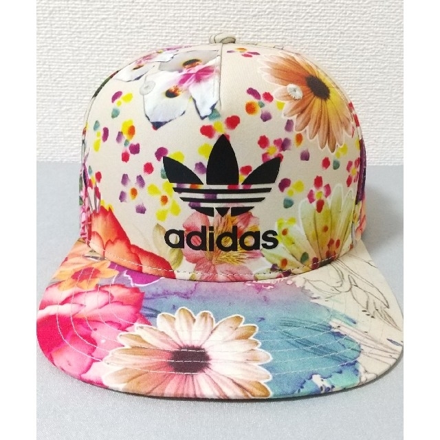 adidas(アディダス)のアディダス ファーム 広瀬アリス 広瀬すず 着用 キャップ 帽子 花柄 匿配 レディースの帽子(キャップ)の商品写真