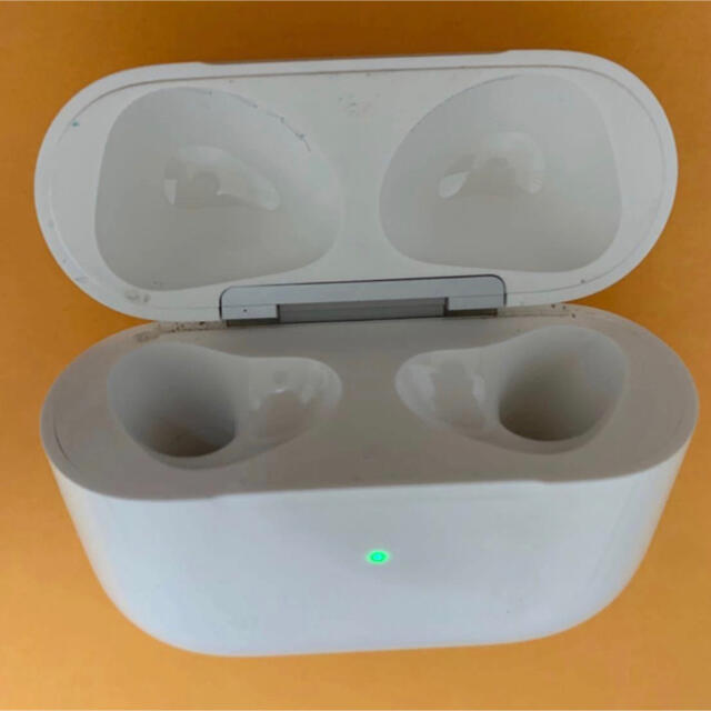 ヘッドフォン/イヤフォンAirPods 第3世代　純正品充電器のみ　アップル本物です