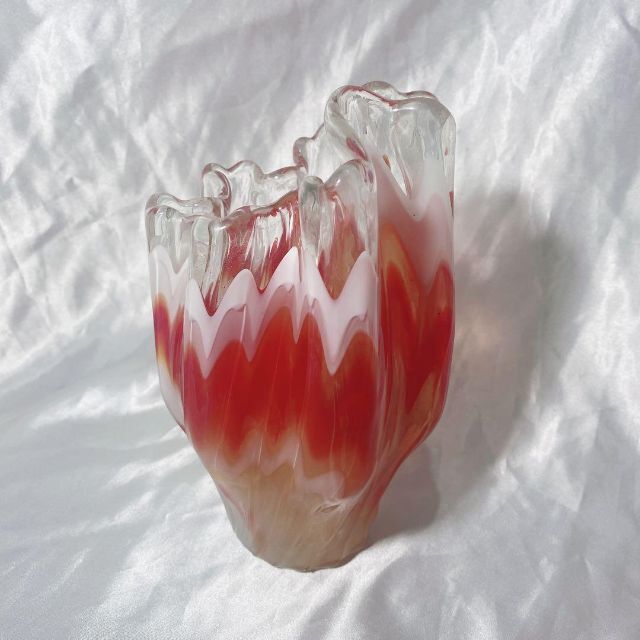 花瓶　フラワーベース　赤白マーブル調　昭和レトロ インテリア/住まい/日用品のインテリア小物(花瓶)の商品写真