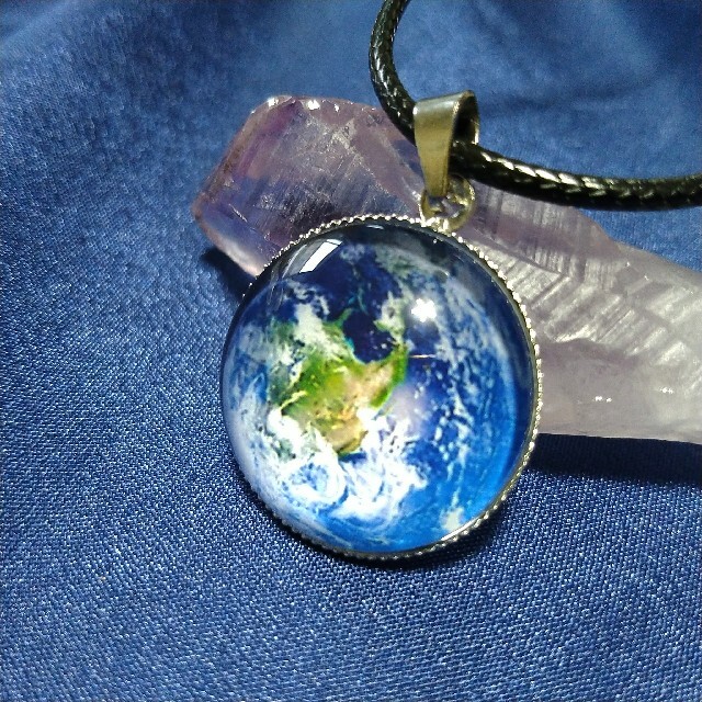 希少！数量限定✿地球ペンダント✿Earth宇宙パワー✿送料無料 ハンドメイドのアクセサリー(ネックレス)の商品写真