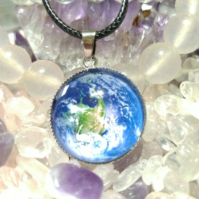 希少！数量限定✿地球ペンダント✿Earth宇宙パワー✿送料無料 ハンドメイドのアクセサリー(ネックレス)の商品写真