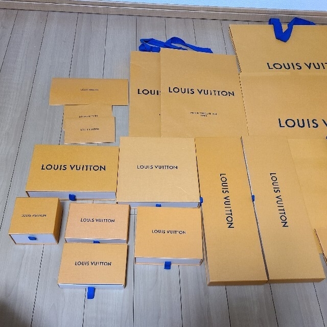 LOUIS VUITTON(ルイヴィトン)のヴィトン　空箱　ショッパー　まとめ売り レディースのバッグ(ショップ袋)の商品写真