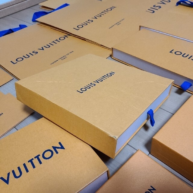 LOUIS VUITTON(ルイヴィトン)のヴィトン　空箱　ショッパー　まとめ売り レディースのバッグ(ショップ袋)の商品写真