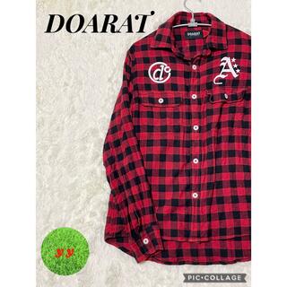 ドゥアラット(DOARAT)のDOARAT(ドゥアラット) 長袖シャツ　赤黒チェック(シャツ)