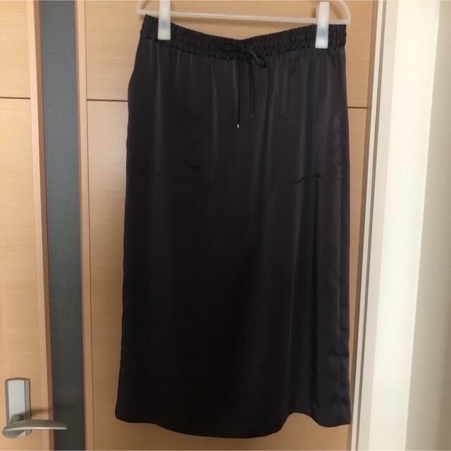 ICB(アイシービー)のiCB L【洗える】Ｃａｌｍ　ブラウス&スカートセット　ダークグレー　42 レディースのスカート(ロングスカート)の商品写真