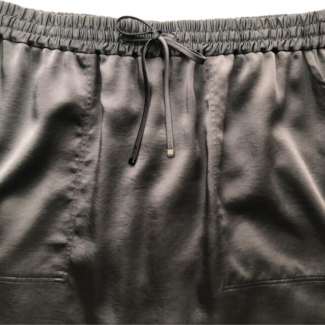 ICB(アイシービー)のiCB L【洗える】Ｃａｌｍ　ブラウス&スカートセット　ダークグレー　42 レディースのスカート(ロングスカート)の商品写真