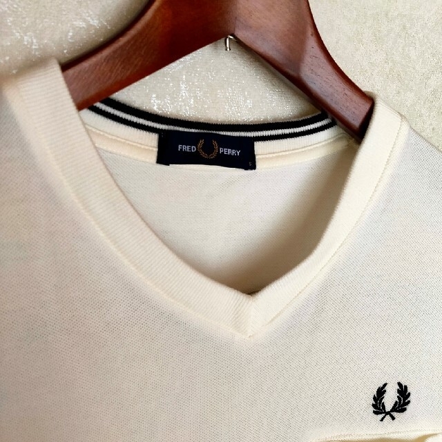 FRED PERRY(フレッドペリー)のフレッドペリー 鹿の子 vネック tシャツ メンズのトップス(Tシャツ/カットソー(半袖/袖なし))の商品写真