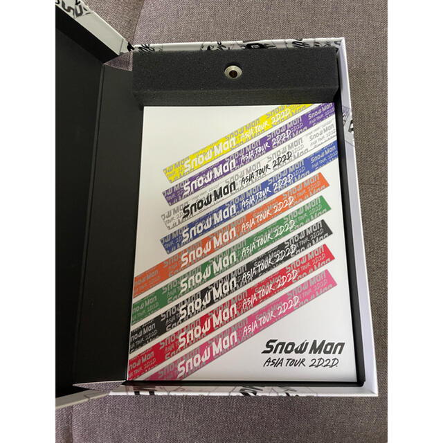 Snow Man(スノーマン)のSnow Man ASIA TOUR 2D.2D. 初回盤BluRay 銀テ付き エンタメ/ホビーのDVD/ブルーレイ(アイドル)の商品写真