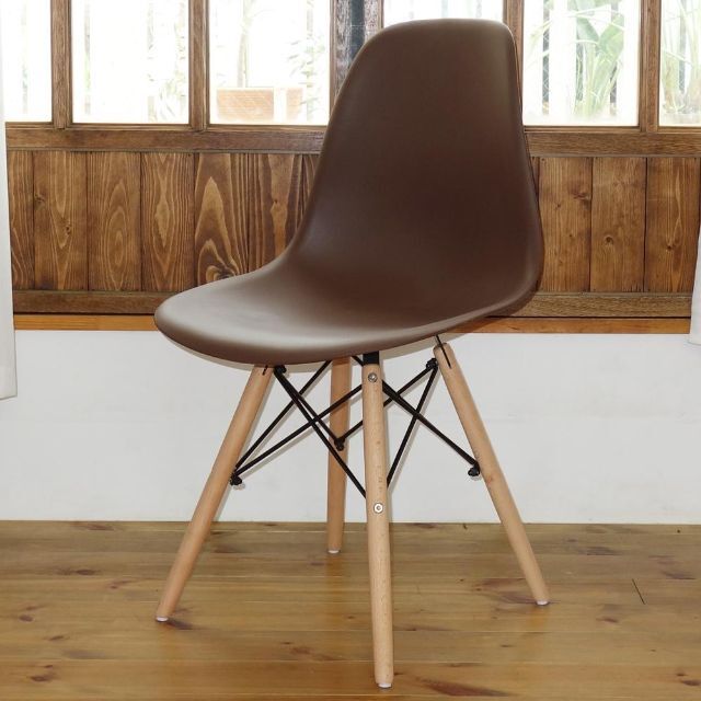 イームズ DSWシェルチェア イス 椅子 Eames 家具 茶 /NT インテリア/住まい/日用品の椅子/チェア(デスクチェア)の商品写真