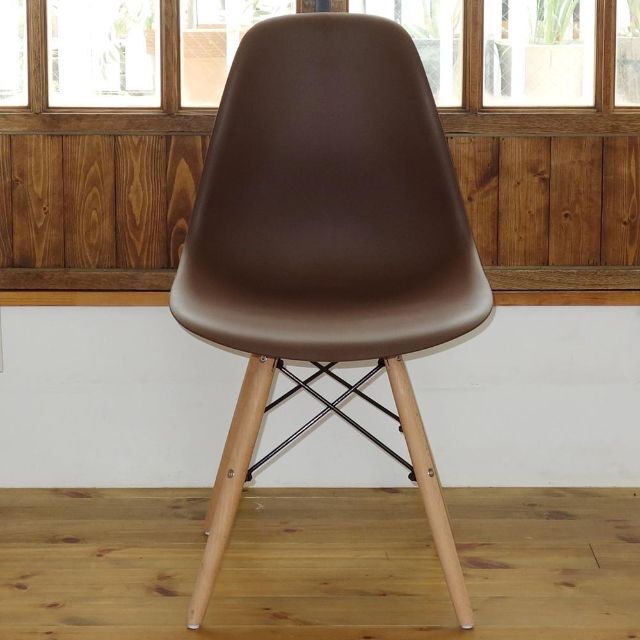 イームズ DSWシェルチェア イス 椅子 Eames 家具 茶 /NT インテリア/住まい/日用品の椅子/チェア(デスクチェア)の商品写真