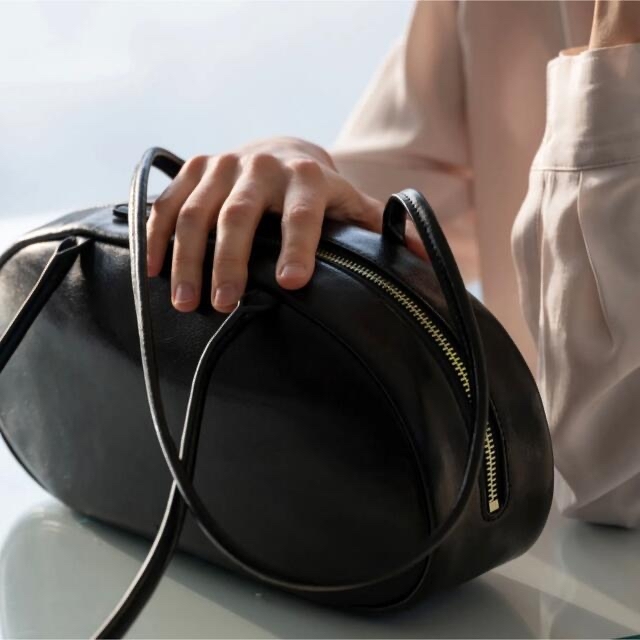 Jil Sander(ジルサンダー)のROH SEOUL / Pebble Medium Shoulder bag ● レディースのバッグ(ハンドバッグ)の商品写真