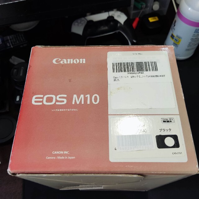 Canon EOS M10 &　EF-M 22MM　STM スマホ/家電/カメラのカメラ(ミラーレス一眼)の商品写真