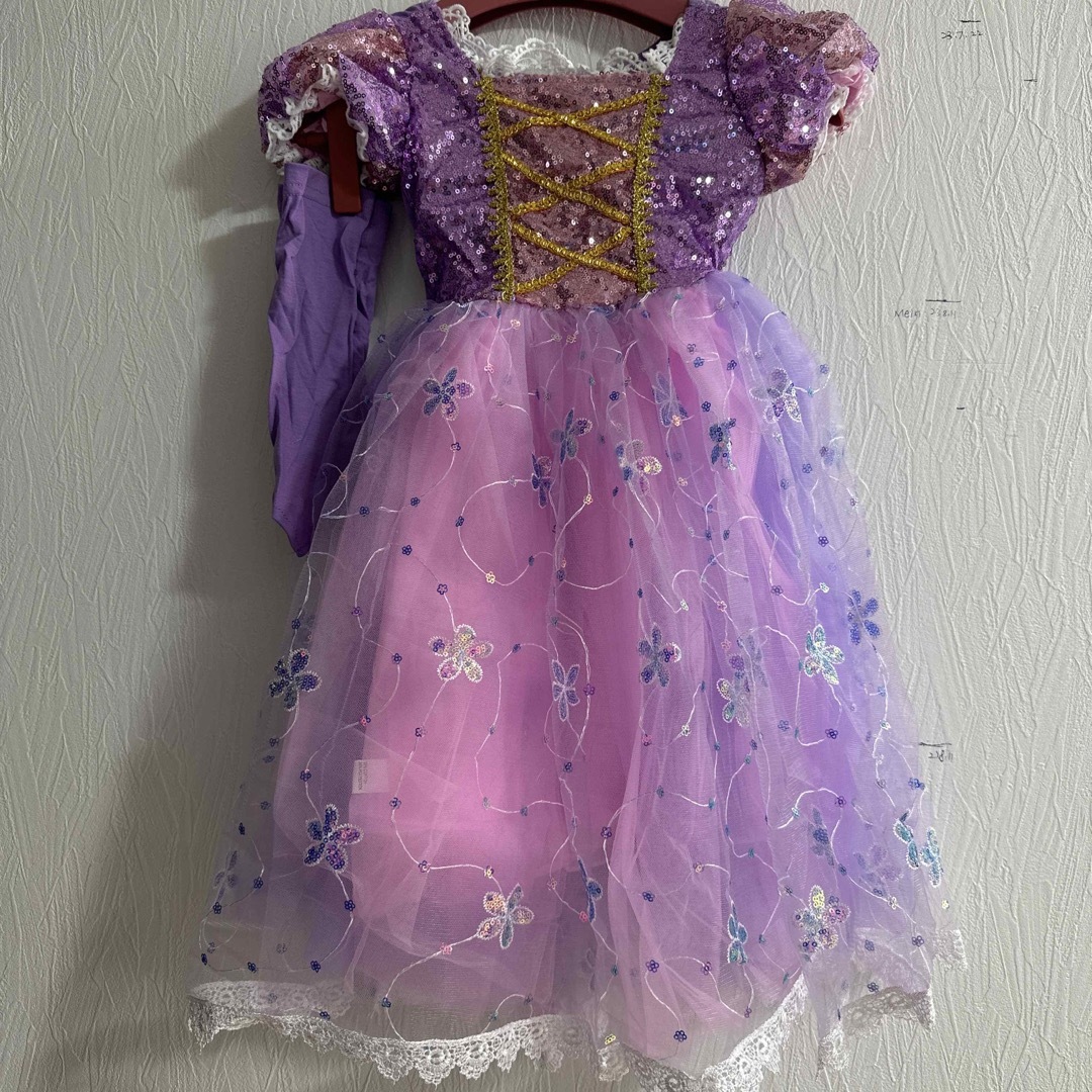 新品　グローブ付き　プリンセス　ラプンツェル　キラキラ　ドレス110cm キッズ/ベビー/マタニティのキッズ服女の子用(90cm~)(ドレス/フォーマル)の商品写真