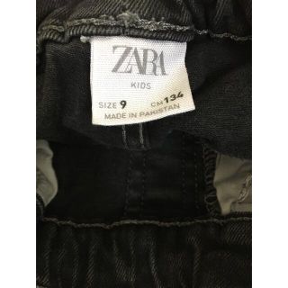 ザラ(ZARA)の値下げしました！せーーーる🦦🏝ZARA130ストレートダメージブラックデニム(パンツ/スパッツ)