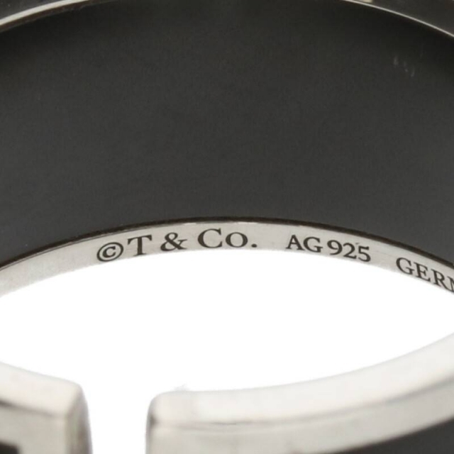Tiffany & Co.(ティファニー)のティファニー Tカットアウト ブラックセラミック×シルバーリング メンズ 22号 メンズのアクセサリー(リング(指輪))の商品写真