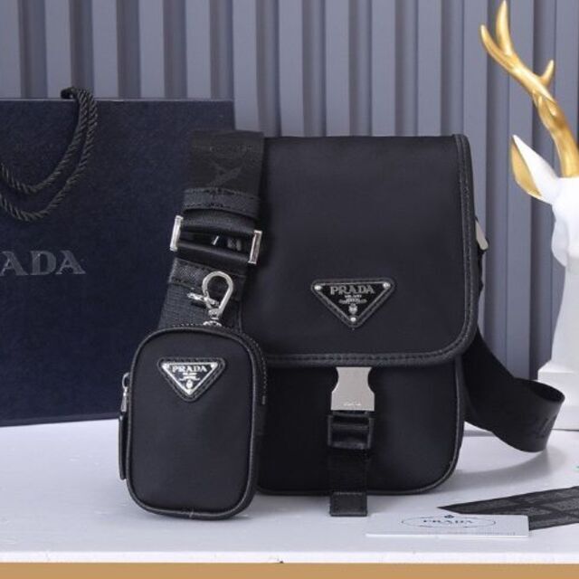 全国総量無料で PRADA - 極美品 定番 プラダ ショルダーバッグ