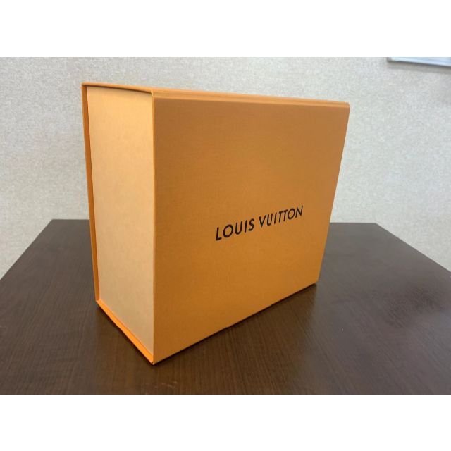 LOUIS VUITTON(ルイヴィトン)のルイヴィトン　空箱!美品！ レディースのバッグ(ショップ袋)の商品写真