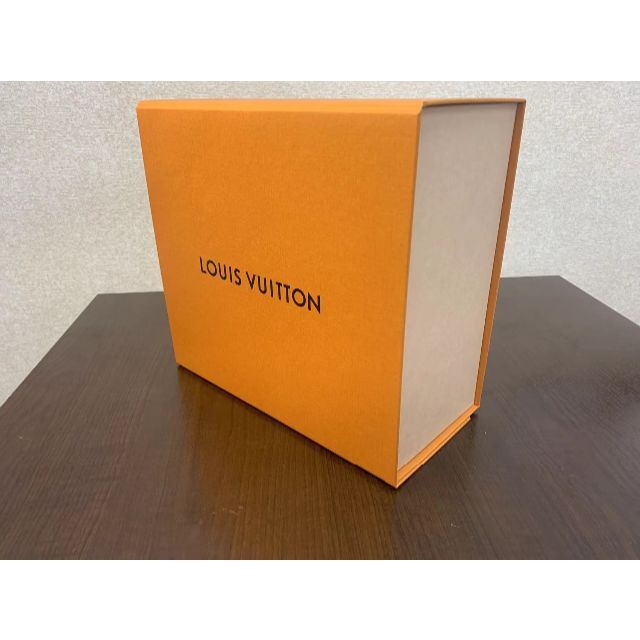 LOUIS VUITTON(ルイヴィトン)のルイヴィトン　空箱!美品！ レディースのバッグ(ショップ袋)の商品写真