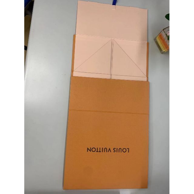 LOUIS VUITTON(ルイヴィトン)のルイヴィトン　空箱!美品！ レディースのバッグ(ショップ袋)の商品写真