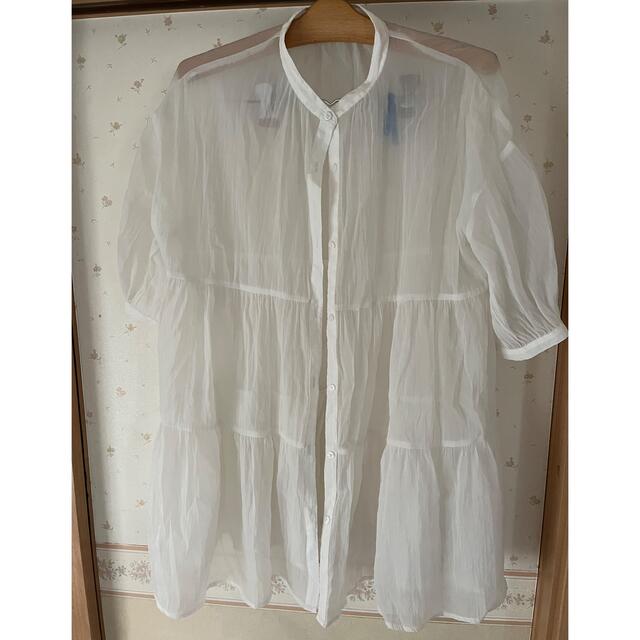 GU(ジーユー)の白いシャツ　薄手　半袖 メンズのトップス(シャツ)の商品写真