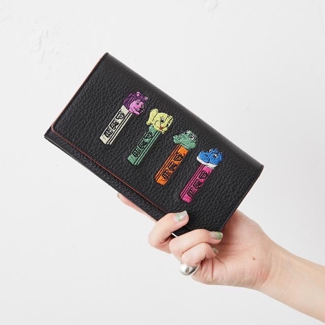 ear PAPILLONNER(イアパピヨネ)のPEZ財布 レディースのファッション小物(財布)の商品写真