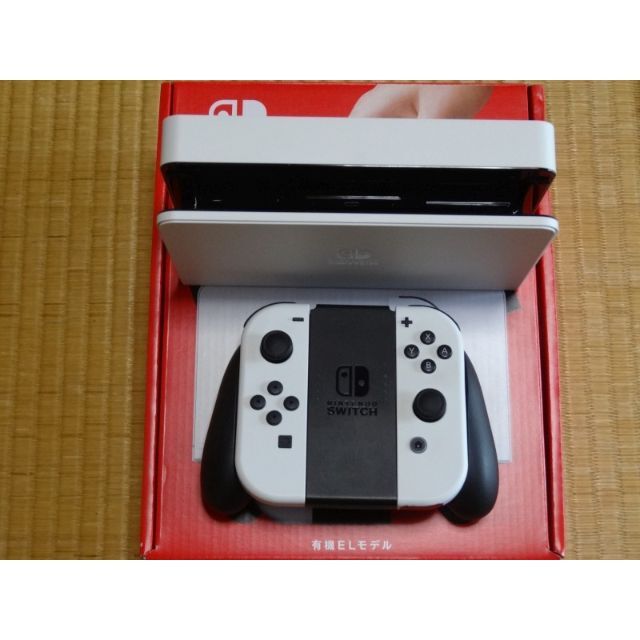 Nintendo Switch(ニンテンドースイッチ)のNintendo Switch (有機ELモデル) ホワイト エンタメ/ホビーのゲームソフト/ゲーム機本体(家庭用ゲーム機本体)の商品写真