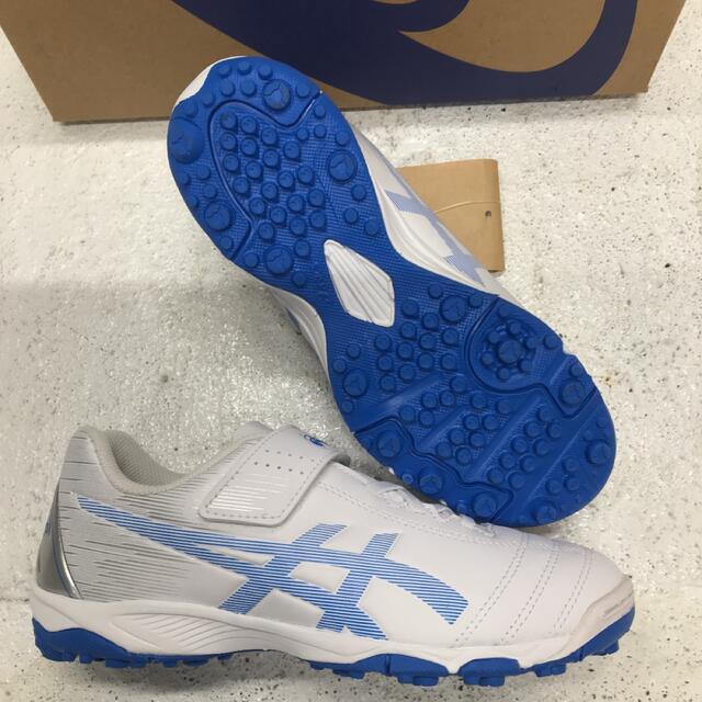 asics(アシックス)のサッカートレシュー　21cm スポーツ/アウトドアのサッカー/フットサル(シューズ)の商品写真