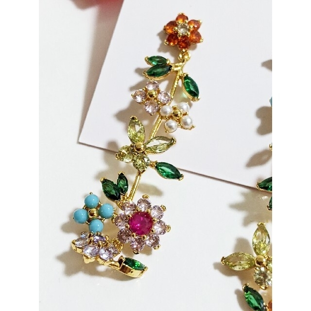 kate spade new york(ケイトスペードニューヨーク)のNEW【新品】kate spade ケイトスペード ピアス　NEWブルーム レディースのアクセサリー(ピアス)の商品写真