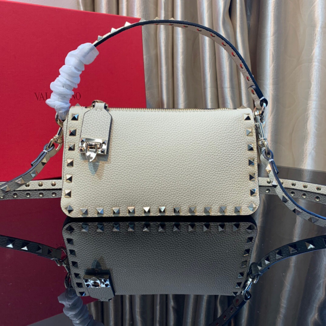 驚きの値段で VALENTINO - 日本未入荷 ヴァレンティノガラヴァーニ