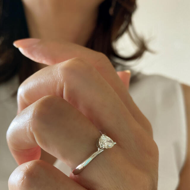 pt900  ティアドロップの優美 ペアシェイプ カット ダイヤモンド レディースのアクセサリー(リング(指輪))の商品写真