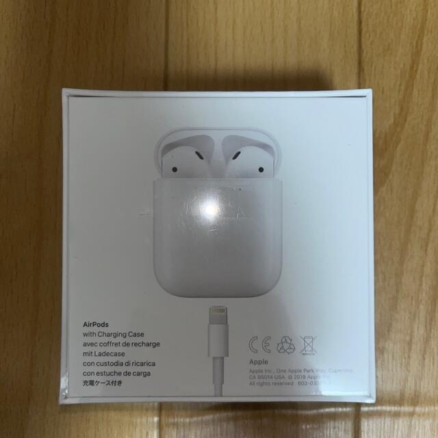 Apple(アップル)の【新品未開封】APPLE AirPods 第二世代 スマホ/家電/カメラのオーディオ機器(ヘッドフォン/イヤフォン)の商品写真